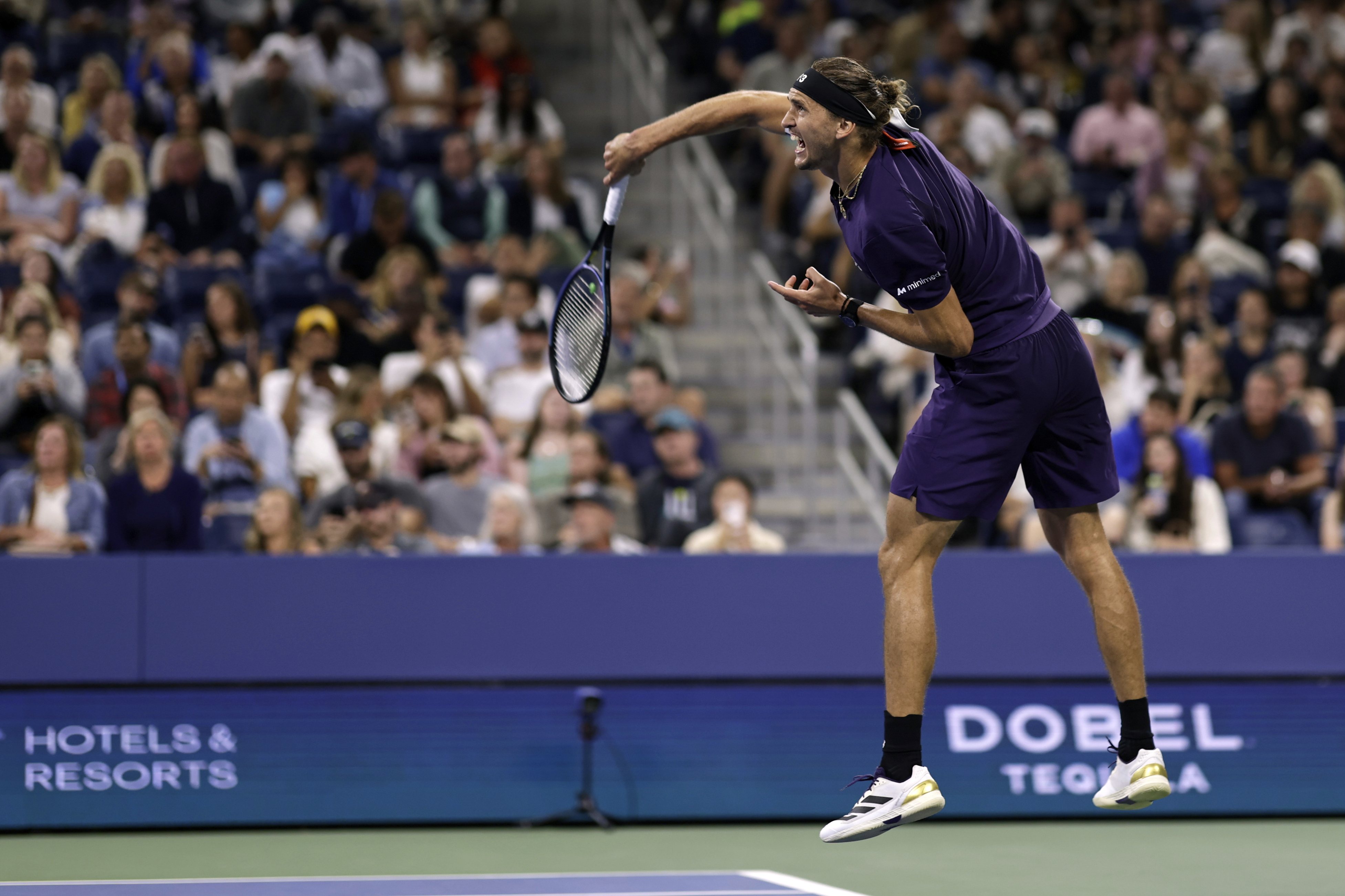 美网翻盘年终总决赛,兹维列夫刷新纪录的简单介绍 美网翻盘年终总决赛,兹维列夫刷新纪录的简单介绍