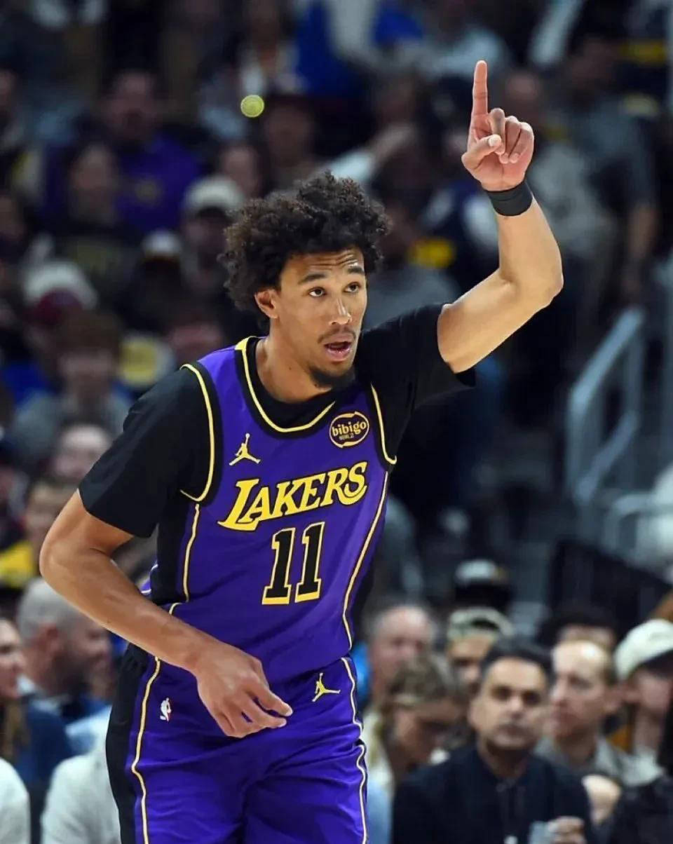 包含湖人新秀表现亮眼，成为球队新希望的词条