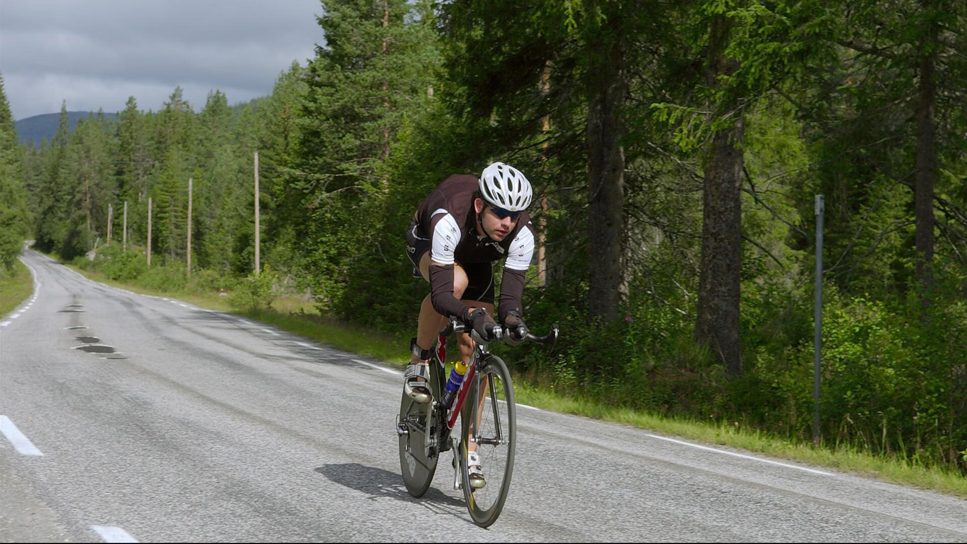 年度焦点之战之夜，阿什拉夫攻防两端的统治艺术