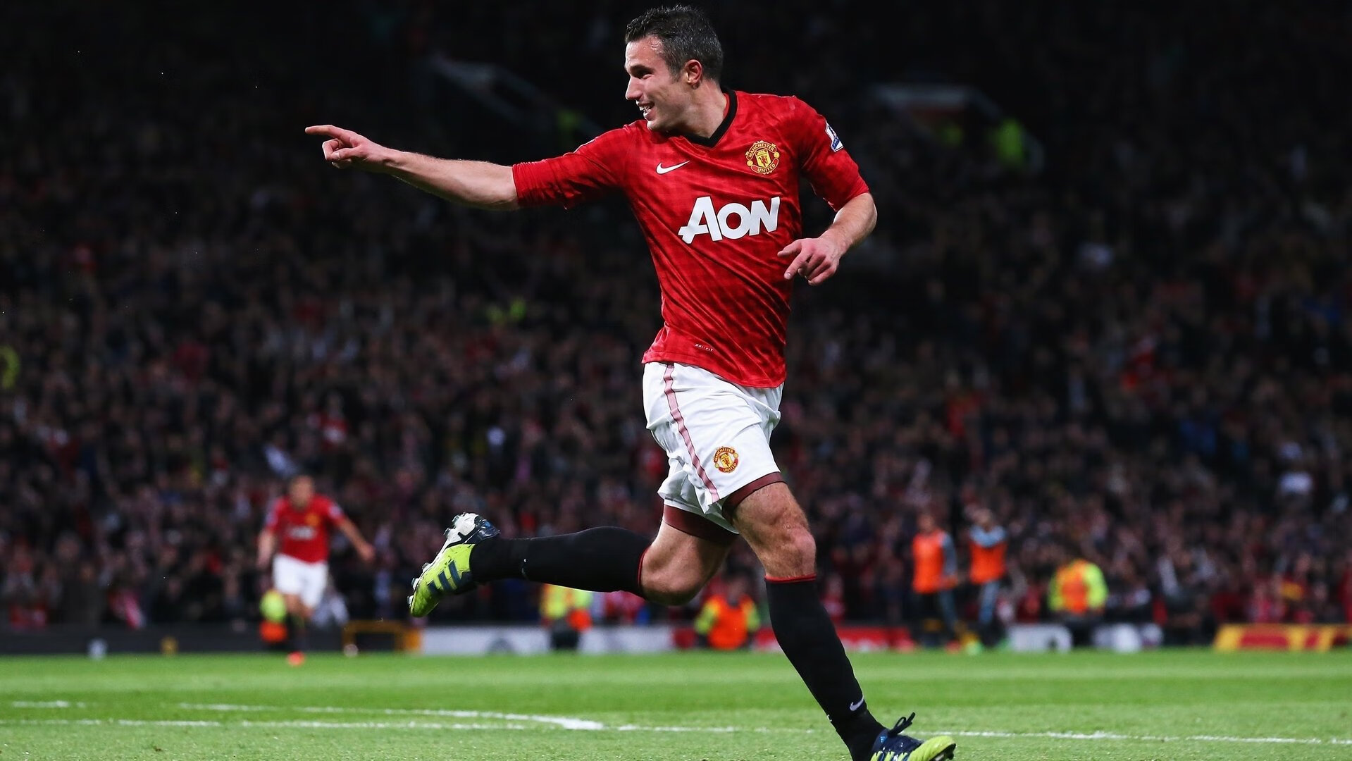 绿茵与赛道间的统治力，贝蒂斯火力全开，楚阿梅尼在F1新赛季揭幕战接管比赛