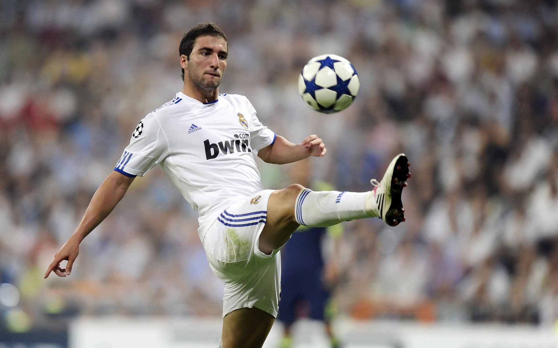 开云体育官网-绿茵场上的老鹰展翅，西甲国家德比焦点战启示录