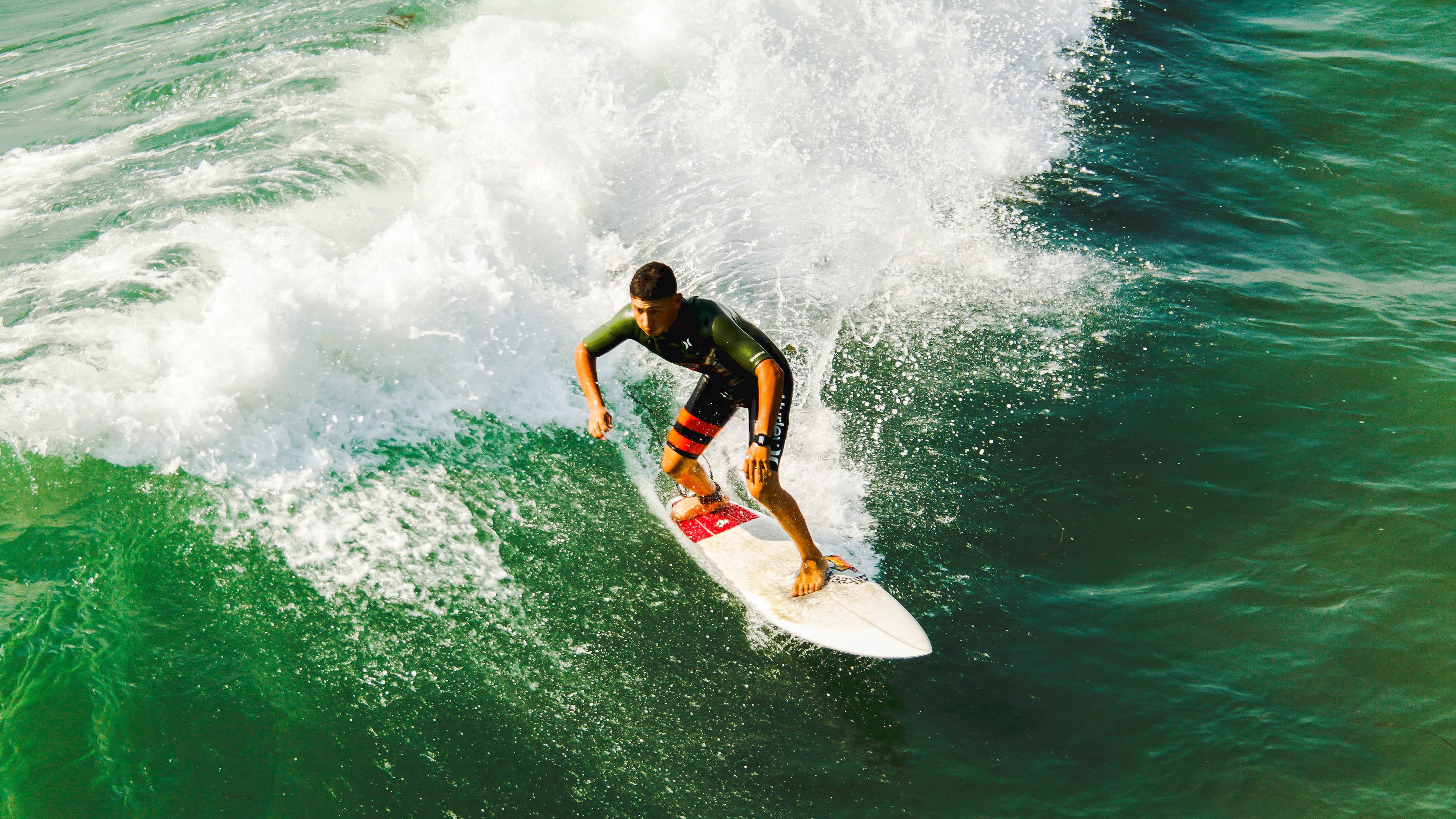 青春风暴席卷欧陆，多特蒙德强势晋级，加维里程碑之夜见证新时代序章